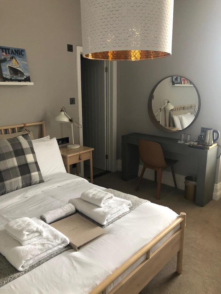 Housel Bay 4* Lizard